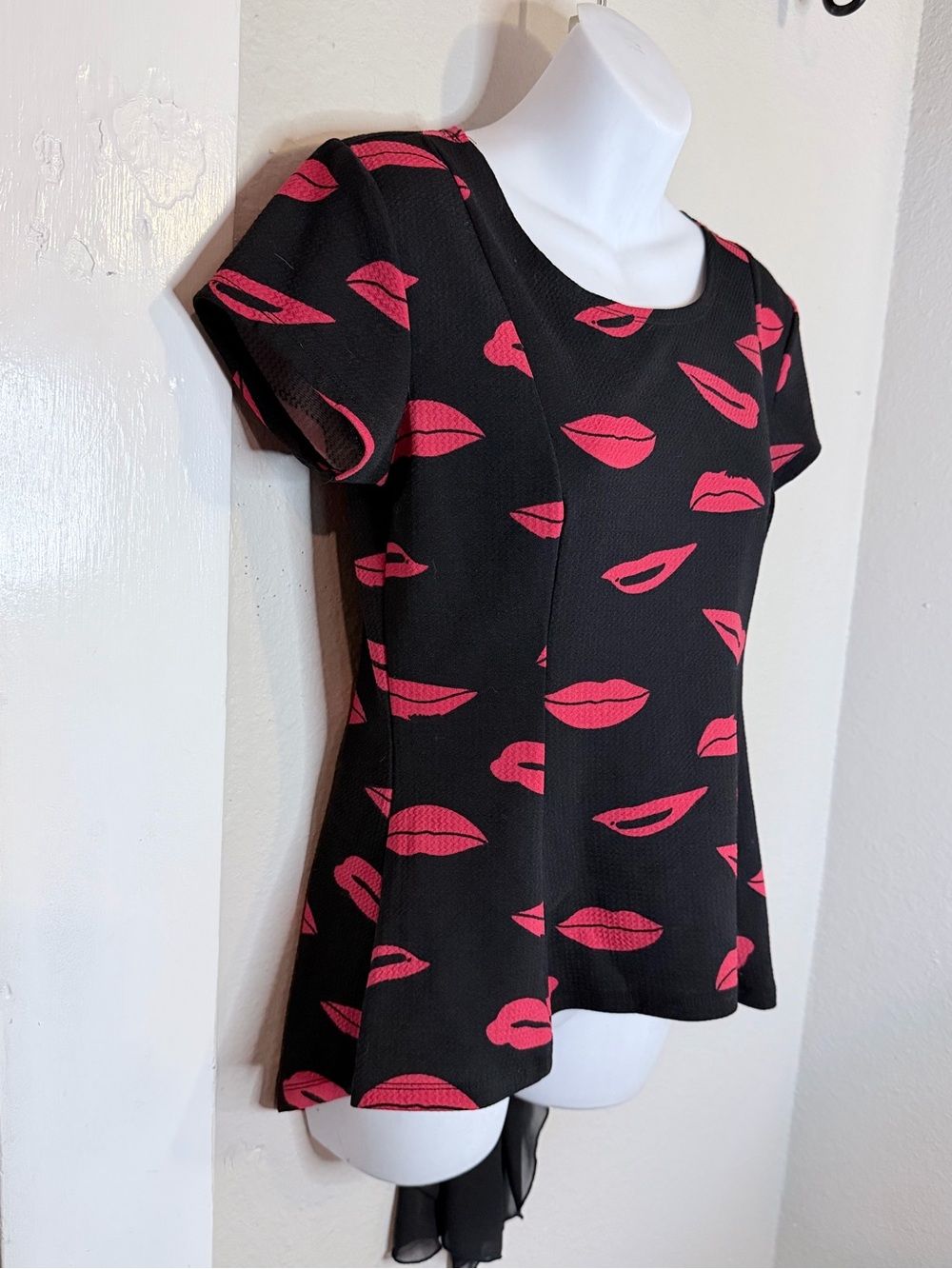 Gal Boss Black Red Lips Tunic Blouse Juniors XL